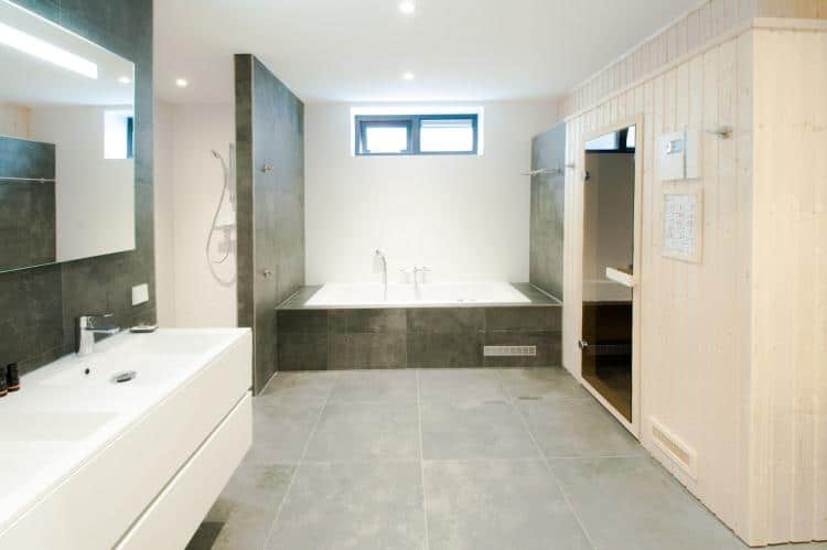 Villa Oesterdam Wellness 16 - Nederland - Zeeland - 16 personen - luxe badkamer met sauna